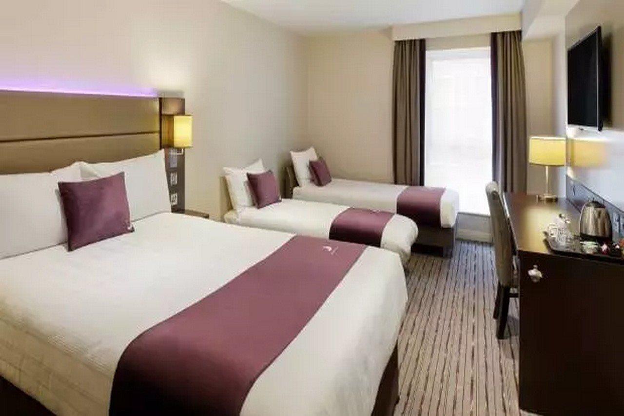 Premier Inn Manchester West Didsbury Екстериор снимка