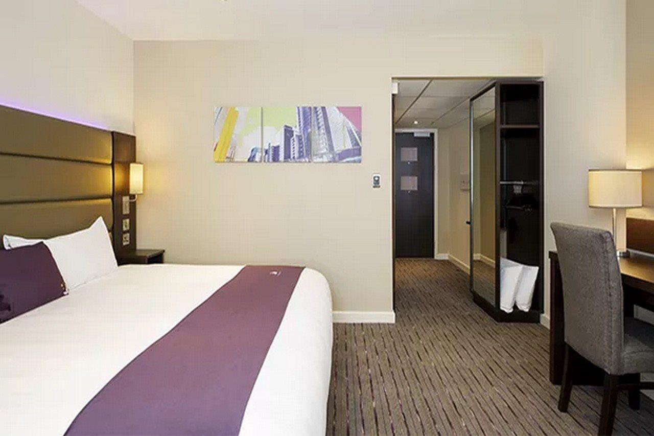 Premier Inn Manchester West Didsbury Екстериор снимка