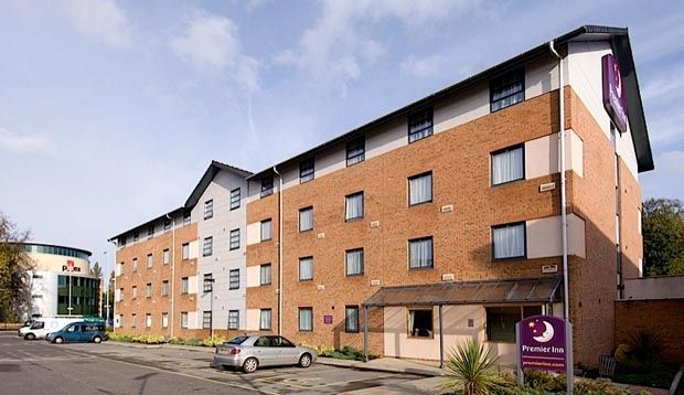 Premier Inn Manchester West Didsbury Екстериор снимка